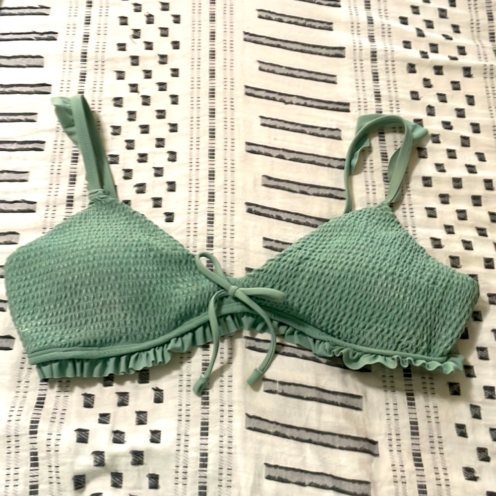 Never Worn Hollister bikini top!